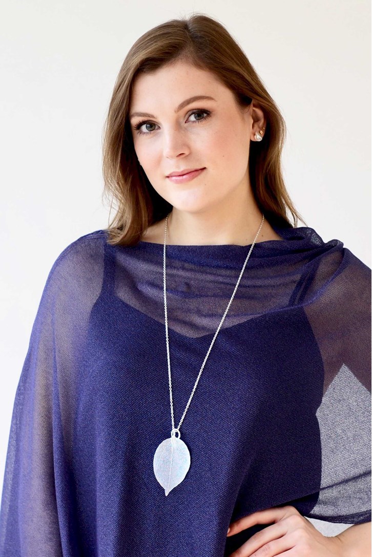 DAINTY LEAF PENDANT