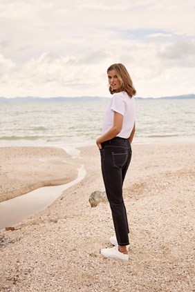 VIENNA JEAN
