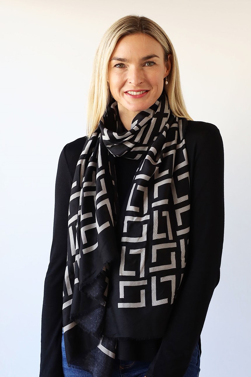 GEO PRINT SCARF