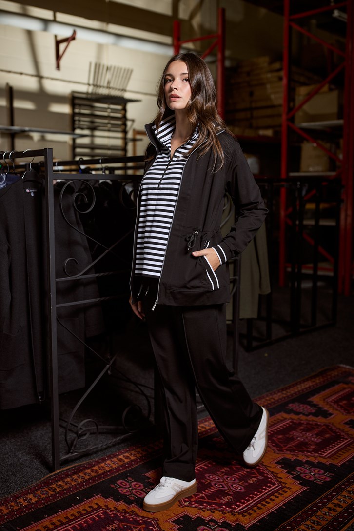 SIDELINE PINTUCK PANT